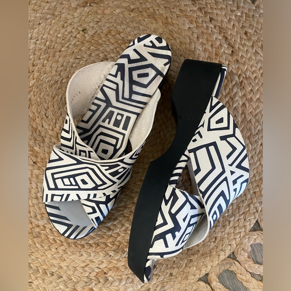 Women’s Black & White Patterned Slide Sandals Arche Made in France